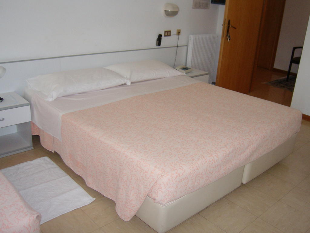 Hotel Villa Carla Grado Oda fotoğraf
